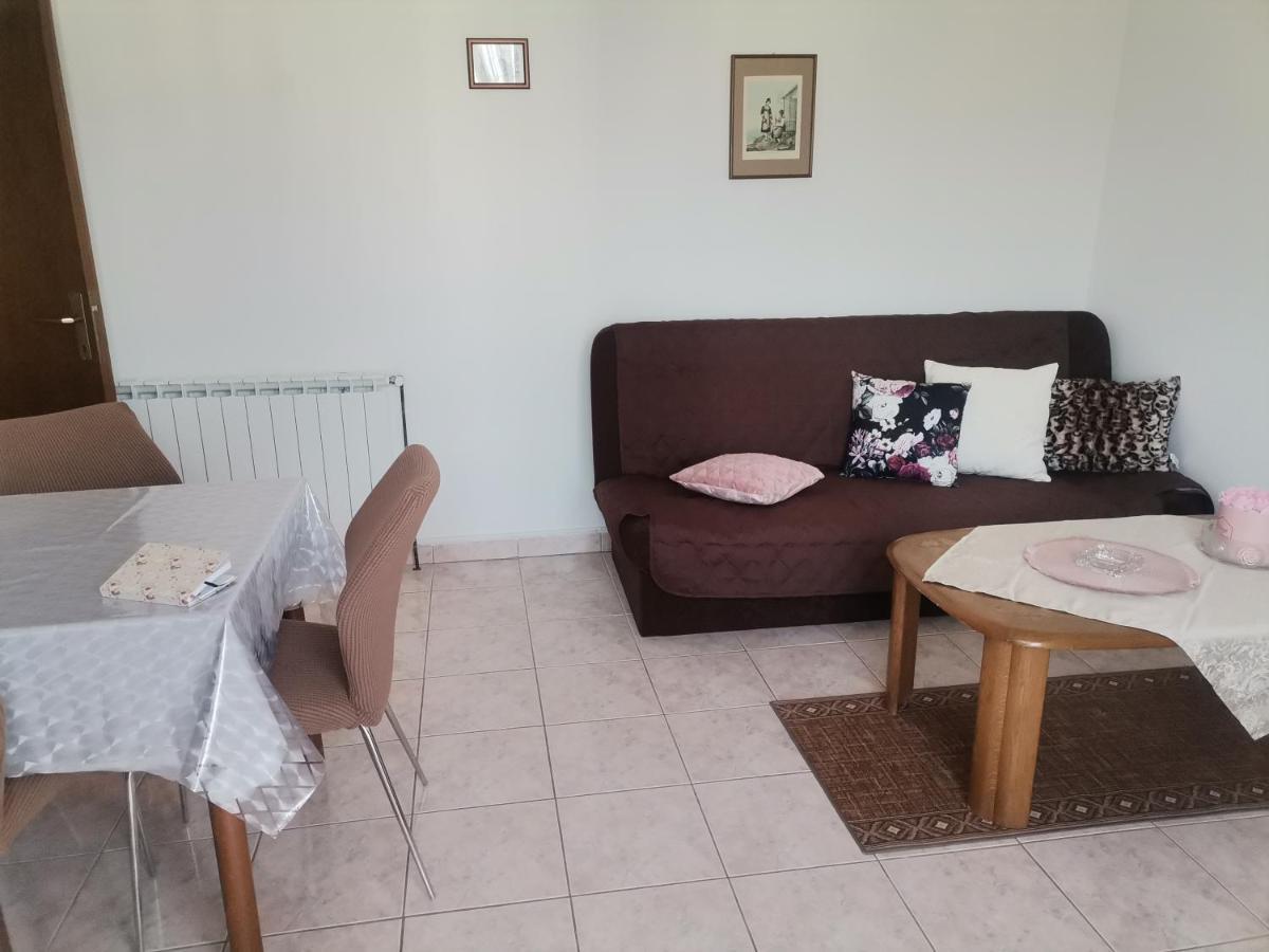 Apartments Petrica Malinska Extérieur photo