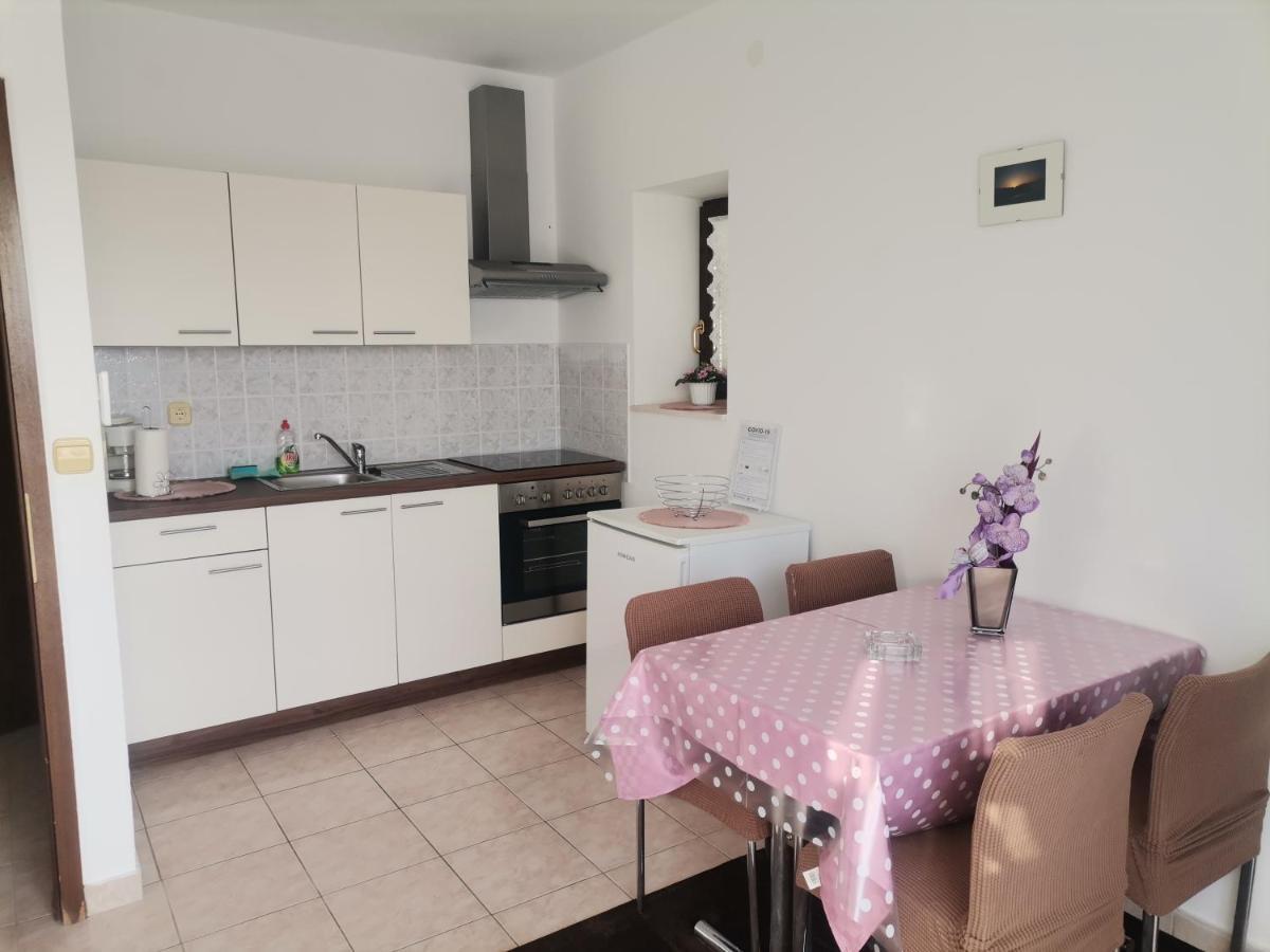 Apartments Petrica Malinska Extérieur photo