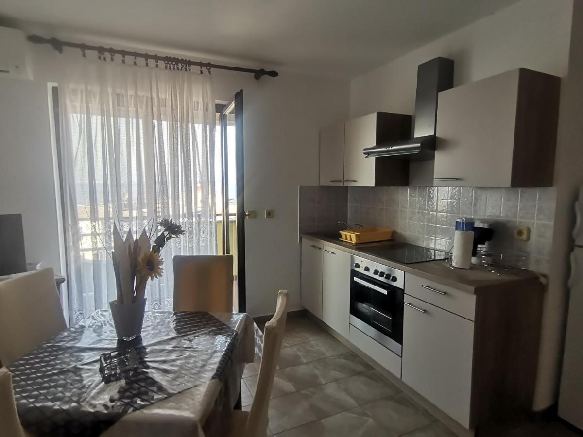 Apartments Petrica Malinska Extérieur photo